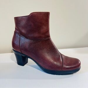 Clarks Leather Cognac Brown Ankle Boots Women’s 9